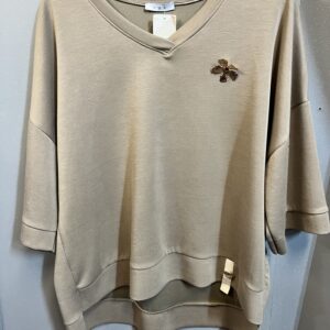 Bluzka z broszką (53)